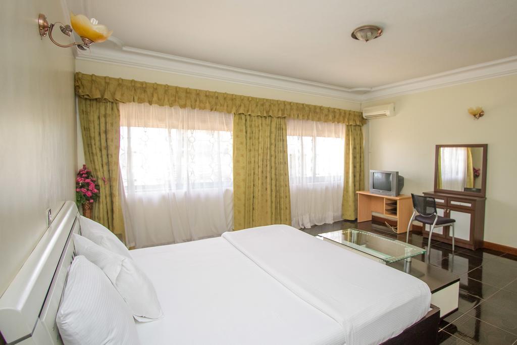 Alfa Hotel Munyonyo Кампала Екстериор снимка