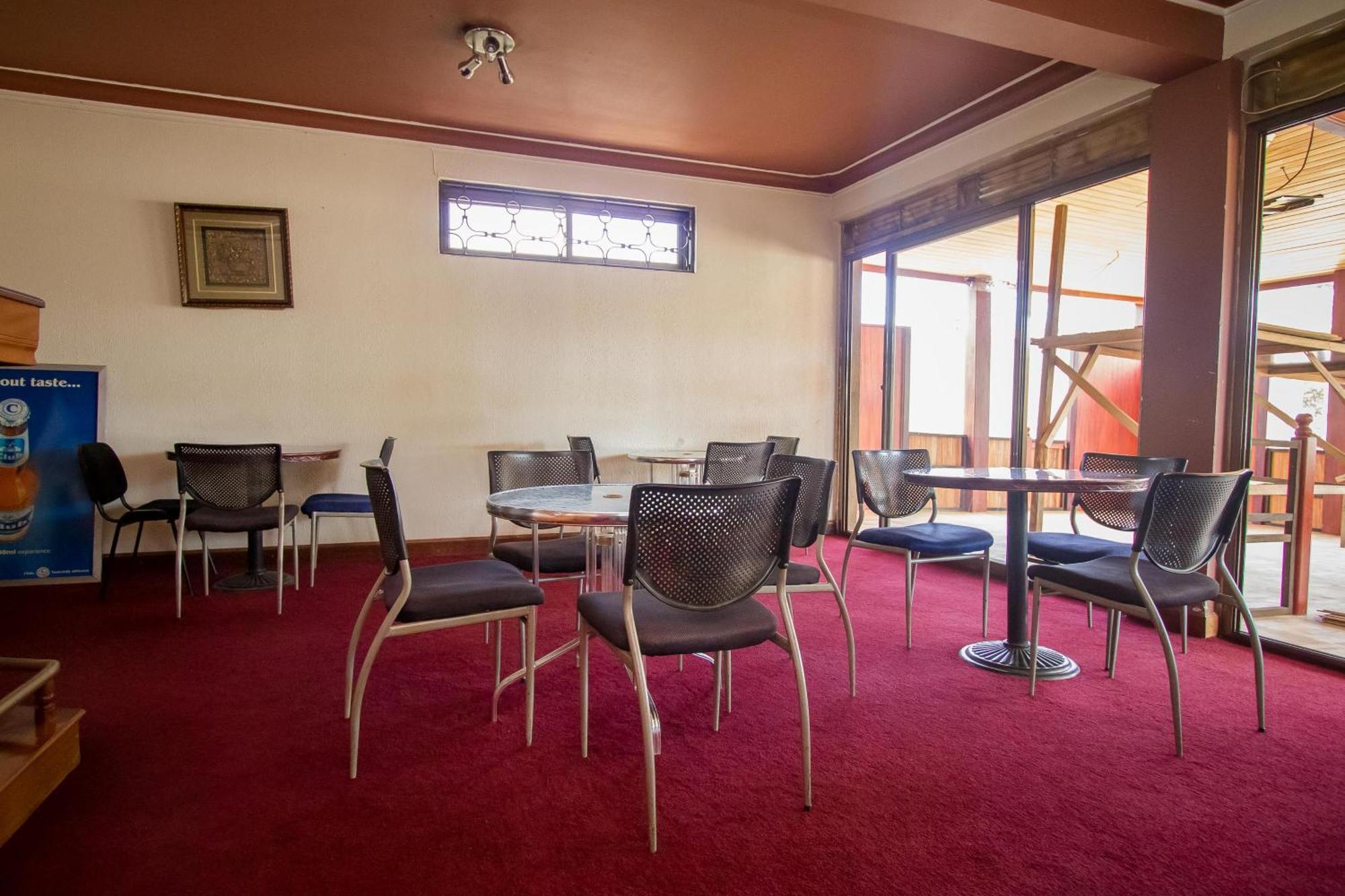 Alfa Hotel Munyonyo Кампала Екстериор снимка